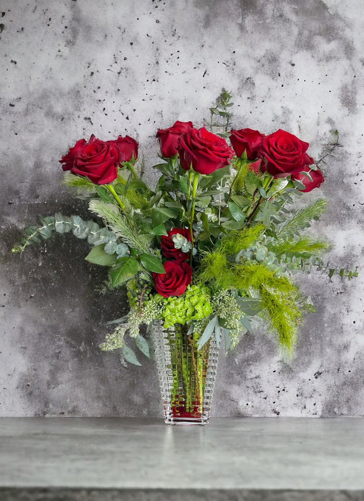  classic bouquet of 1 dozen red roses, symbolizing love and romance, perfect for Valentine's Day, anniversaries, or any special occasion, available for same-day delivery in Los Angeles